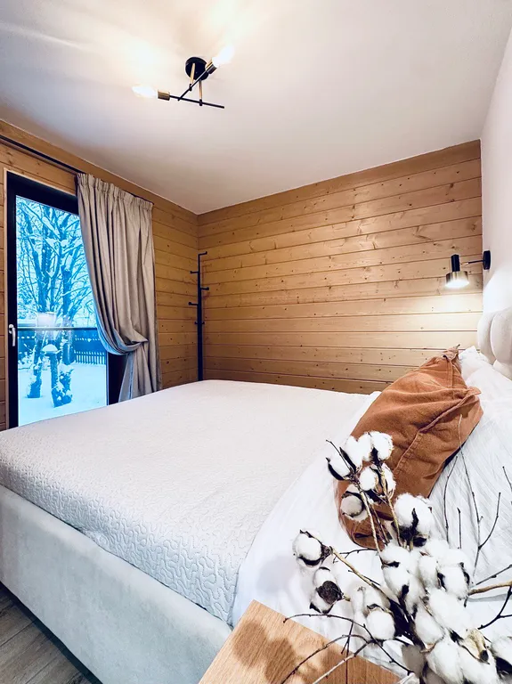 Новый панорамный барнхаус с сауной на лесном участке