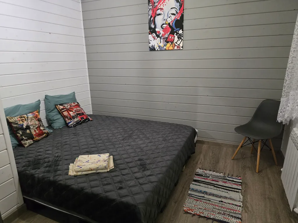 Дом коттедж в городе (в черте)