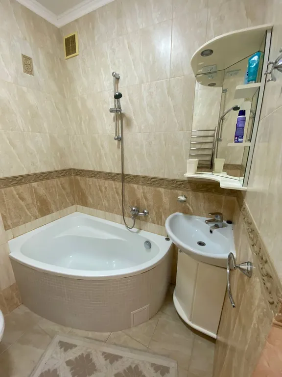 Светлая однокомнатная квартира в тихом районе Светлогорска.