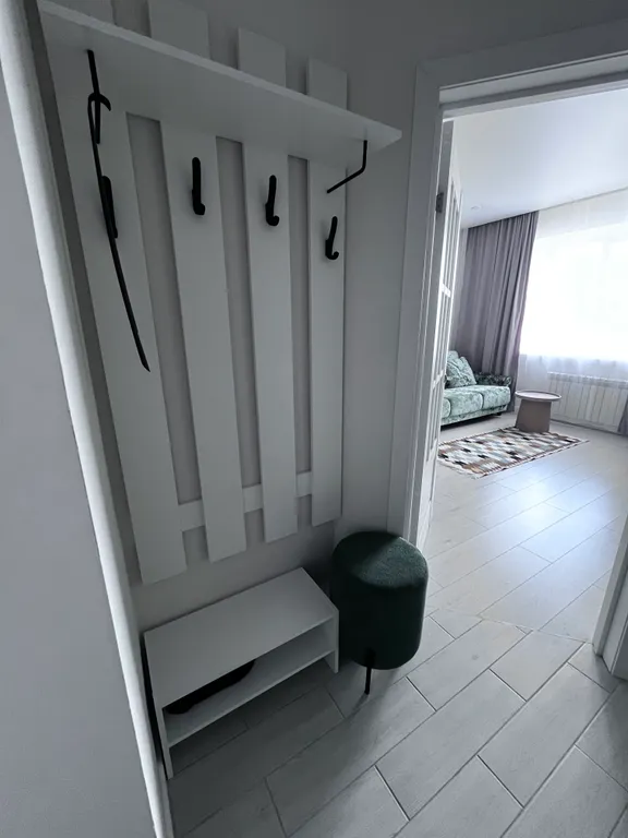 Квартира Квартира с новым ремонтом на первом этаже окна выходят на парковку — Элиста