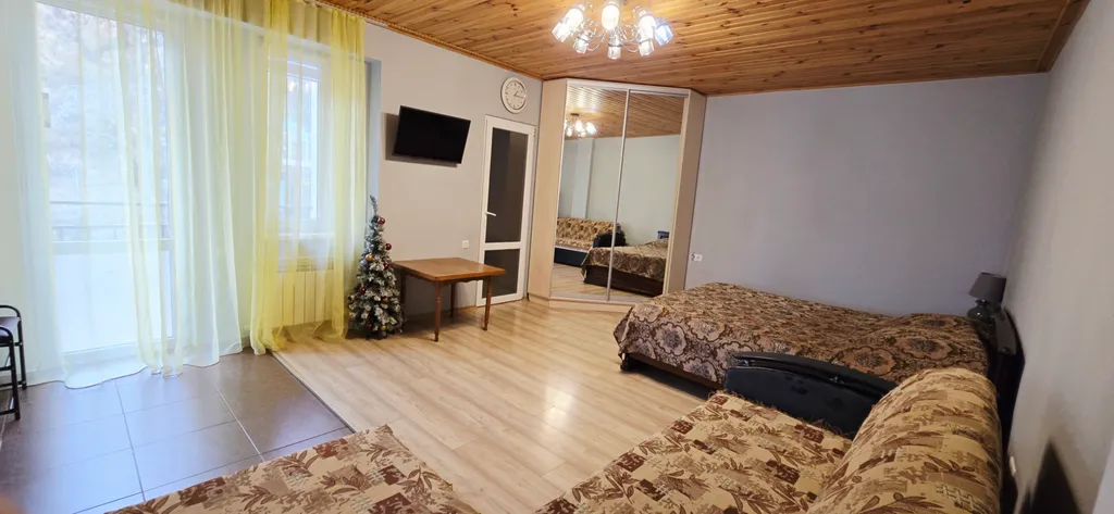 Целый этаж в доме с личной террасой и кухней