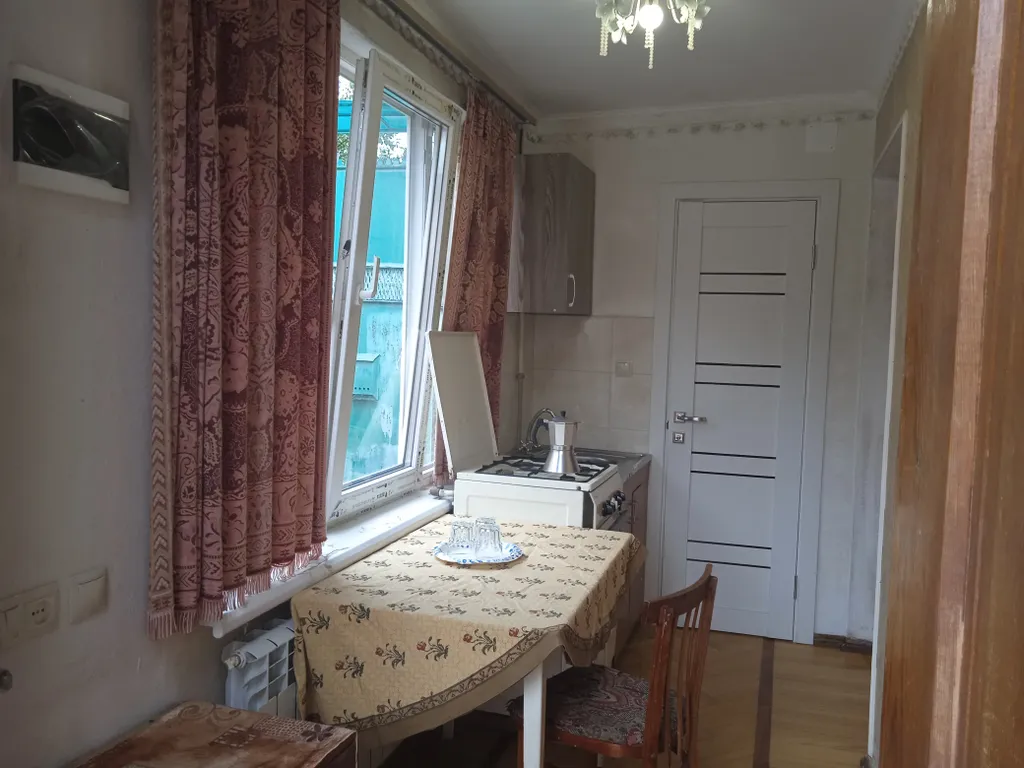 Простенькая комнатка в частном домике