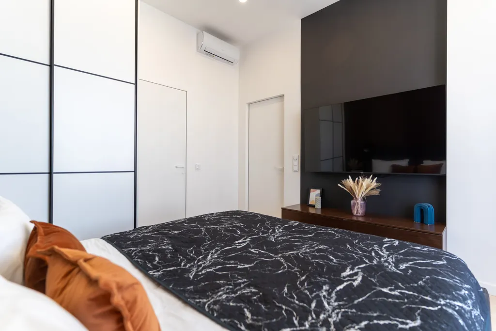 Двухэтажная квартира с мини-сауной и террасой на крыше