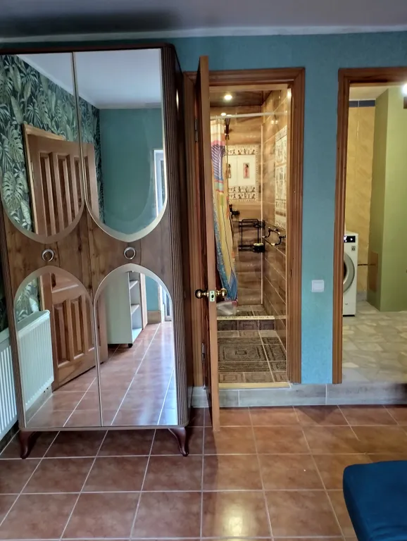 Уютный этаж с видом на сад и внутренним двориком