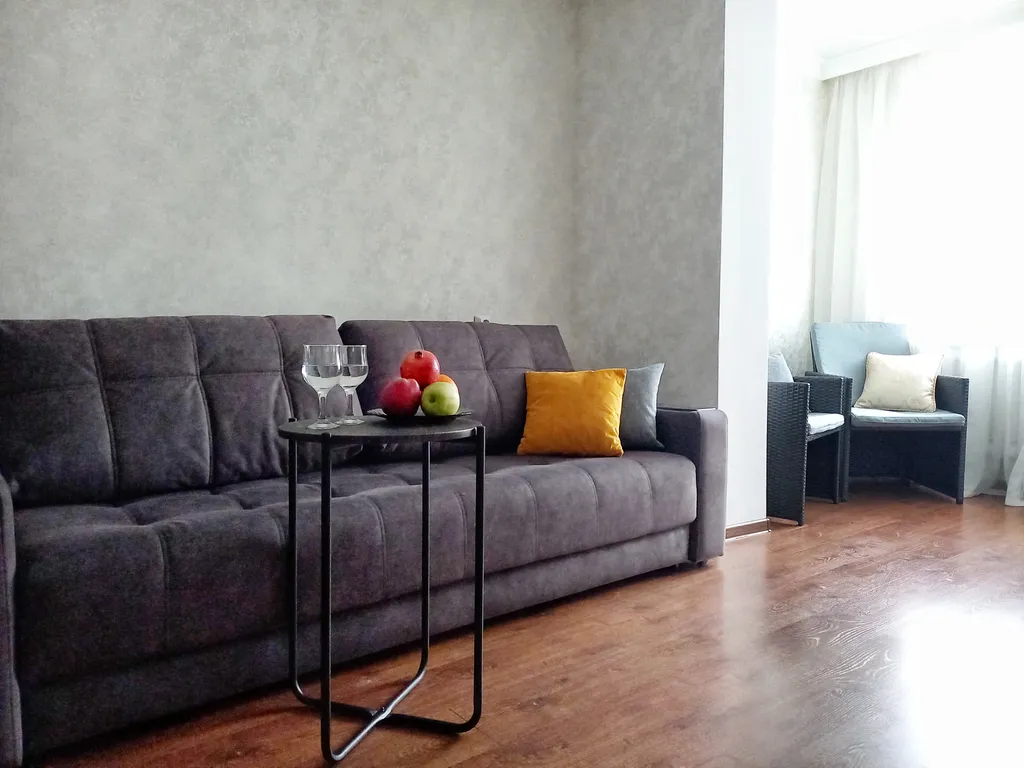 Апартамент напротив парка Победы, с отдельным двором, гараж