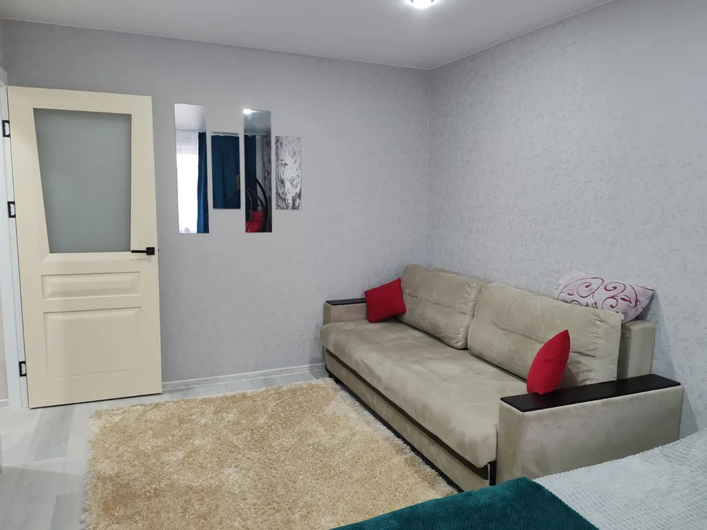 Светлая и уютная квартира в пяти минутах от площади Победы