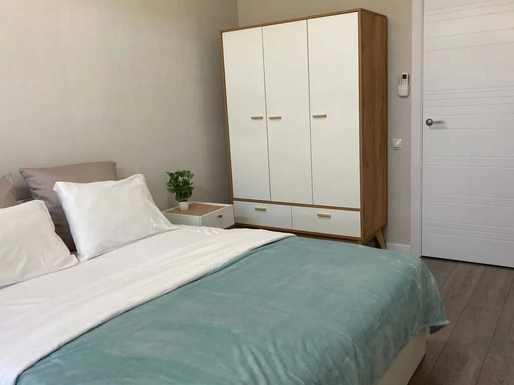 Квартира в новом доме с видом на бассейн и горы