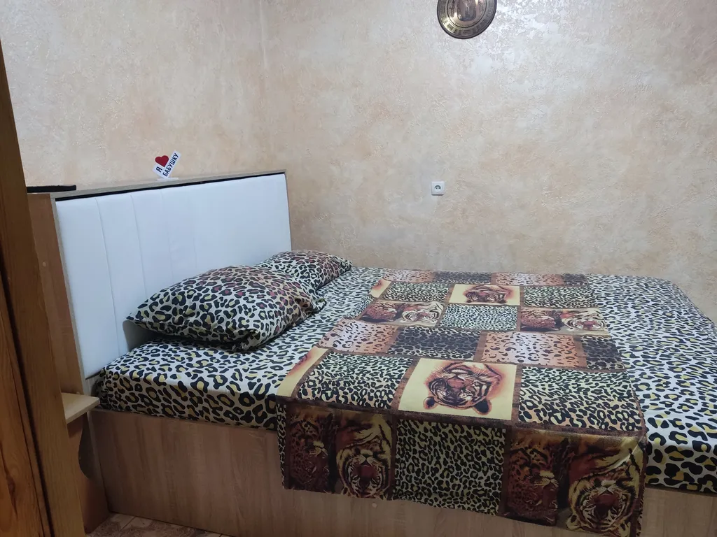 Коттедж с гаражом и двориком