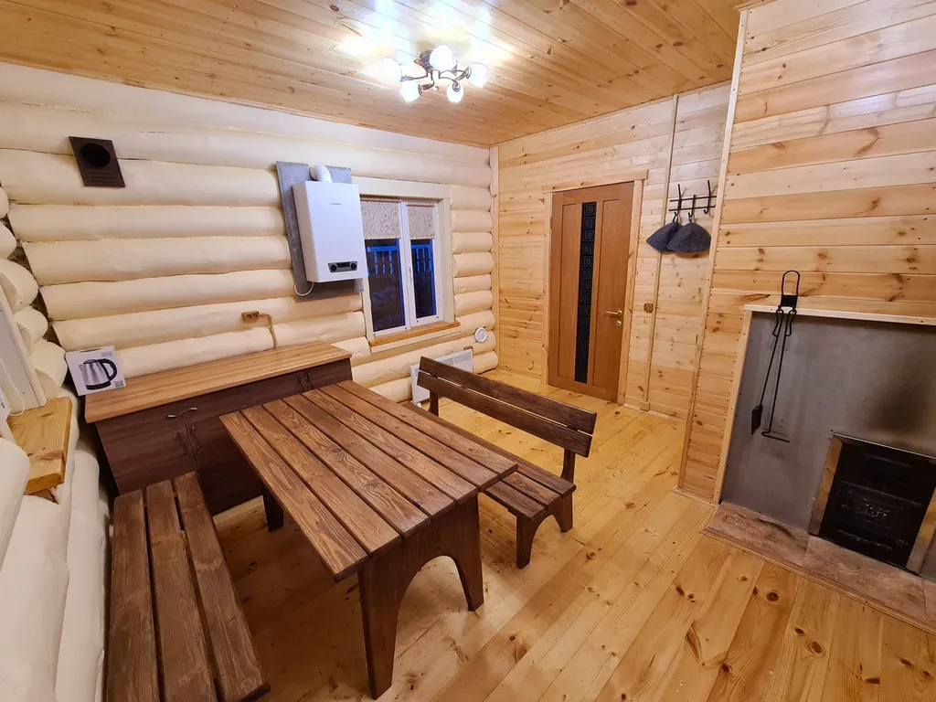 Дом с баней для большой семьи или дружной компании рядом с озером.