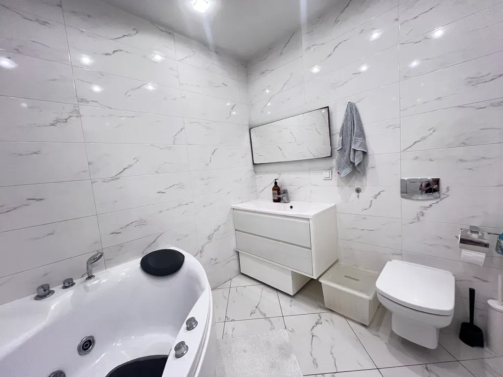 Стильный двухуровневый апартамент