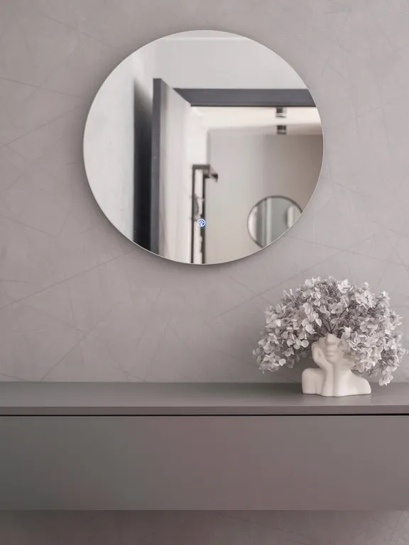 Красивая двухкомнатная квартира формата Евро рядом с набережной пруда