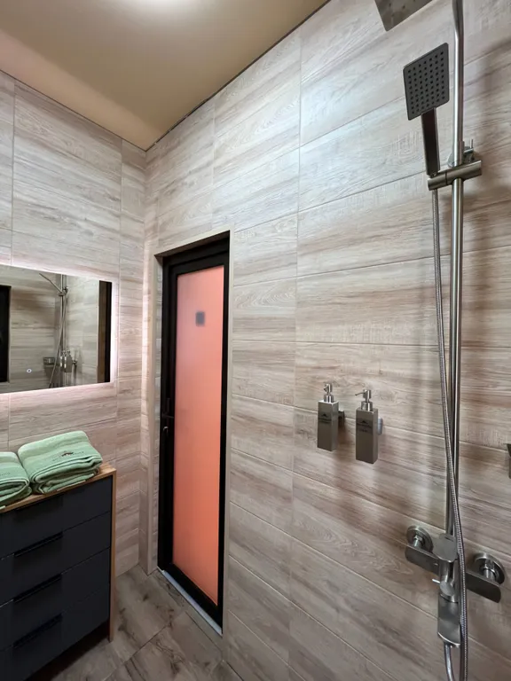 Дом в лесу с теплым бассейном и баней