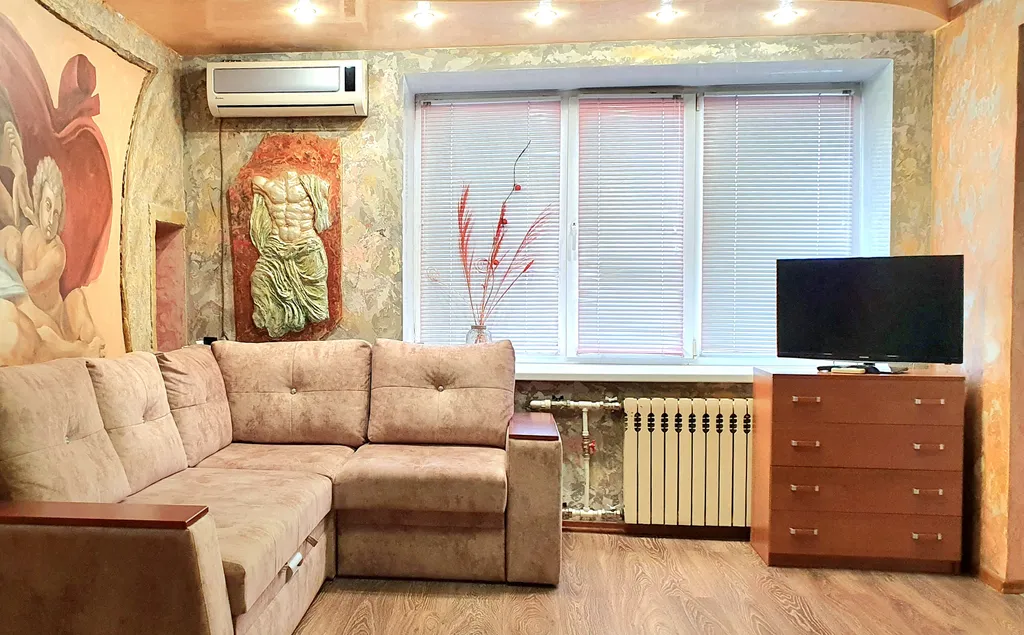 Дизайнерская квартира с двухместной ванной в центре — аренда посуточно в Новотроицк