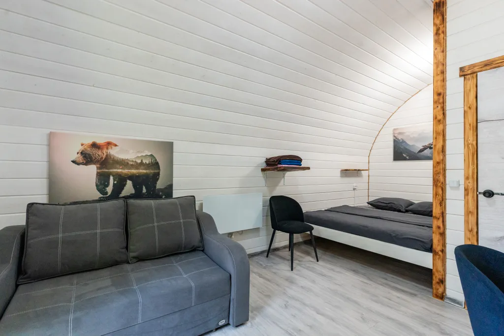 Уютный домик на опушке леса