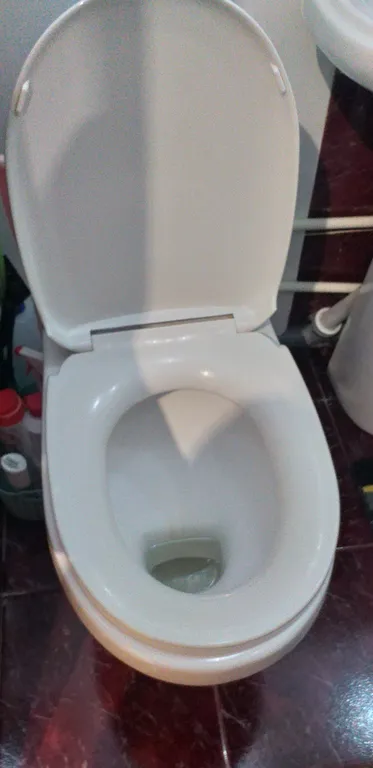 Уютная двухкомнатная квартира в спокойном районе, с кроватью и диваном