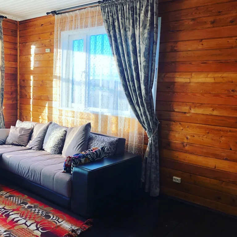 Отдельно стоящий дом с баней и барбекю