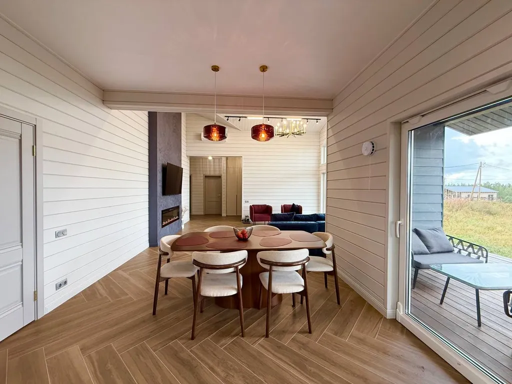 Загородный дом с большой террасой, кострищем и финской сауной