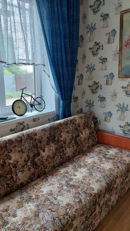 Домик в черте города рядом с озером