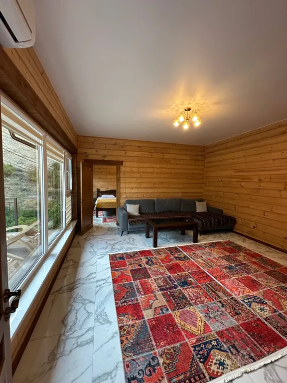 Роскошный эко дом Аквамарин с террасой у водопада и леса