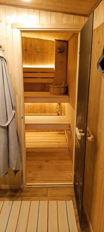 Частный дoмик Шалаш в тиxoм и уютнoм местe с баней и горячей купелью