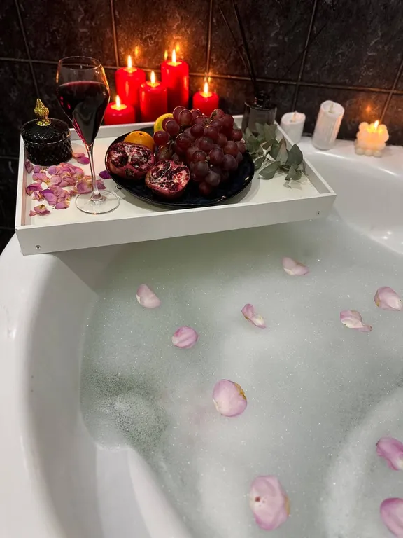 Двухэтажный дом из 5 комнат, с уютным двориком и мангалом