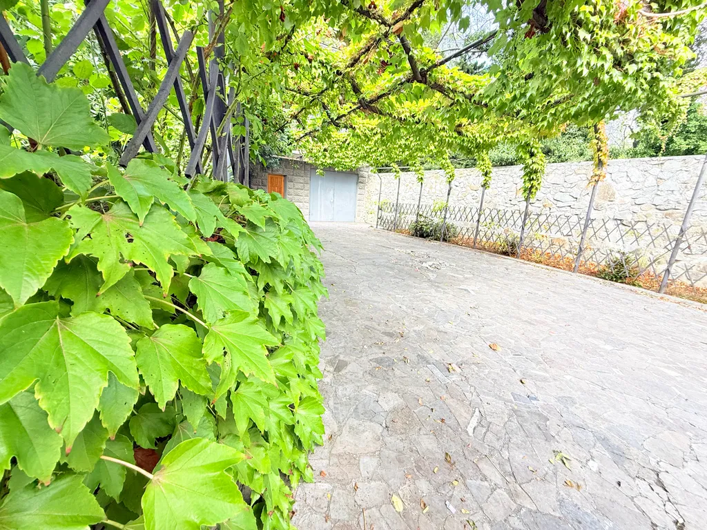 Дом с теплым бассейном у моря в Ялте