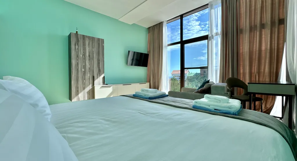 Таунхаус Панда в лесной зоне с подогреваемым бассейном и баней Кореиз