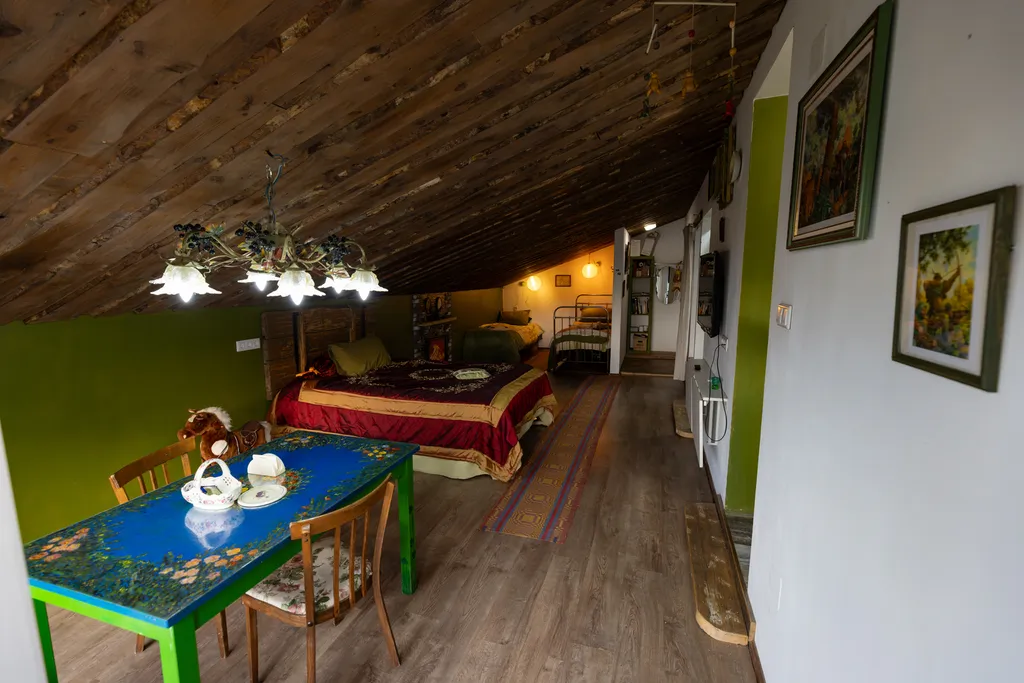 Три галки с мансардой