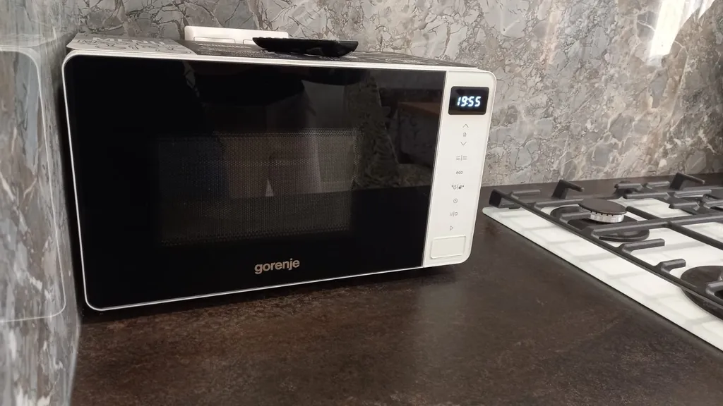 Квартира с магистральным фильтром, кухней-столовой и уютной спальней