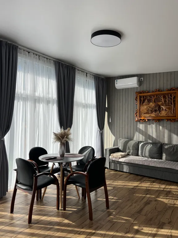 Новый современный дом с просторной кухней-гостиной