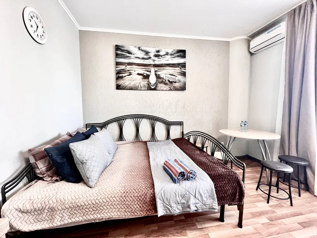 Квартира Студия центр уютная светлая, ТЦ Вояж, парковка, кафе, аквапарк, источник — Тюмень