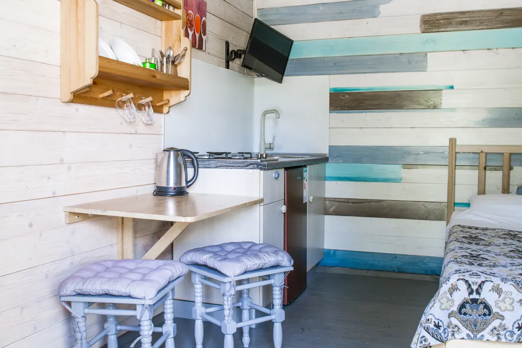 Дом в тени многолетнего дуба