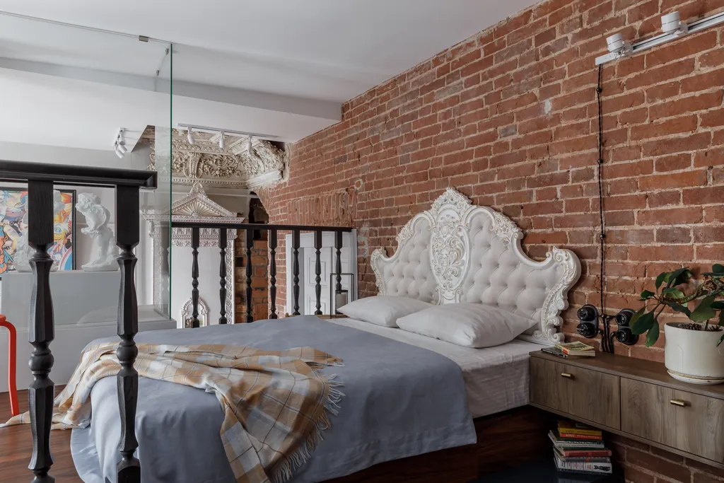 Высокий лофт в центре напротив Мариотт