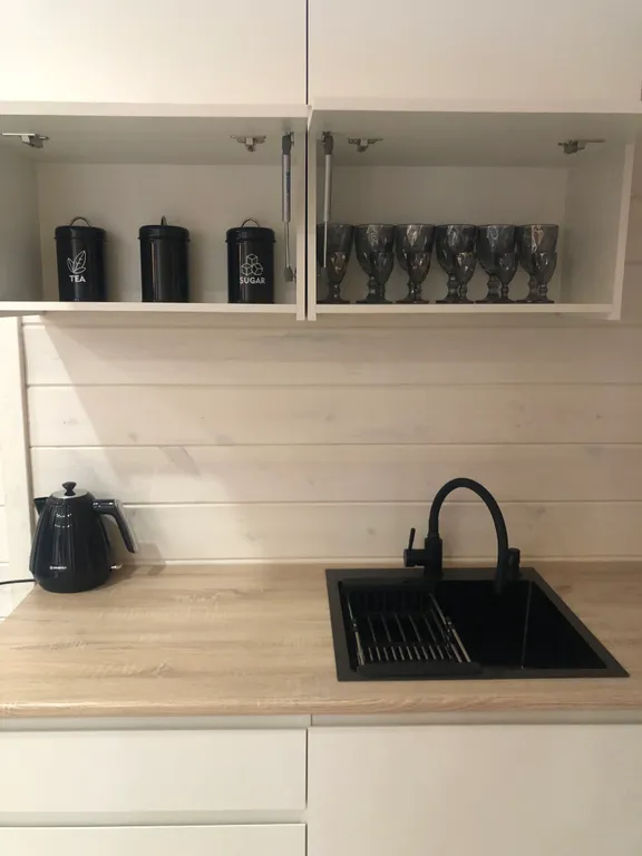 Современный дом на берегу моря