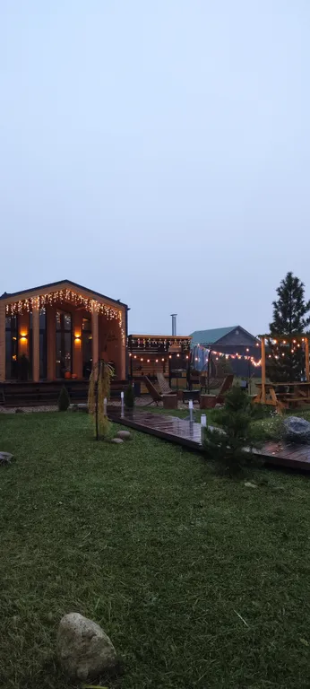 Домик для пар, чаном на дровах и видом на березовый лес в МО.