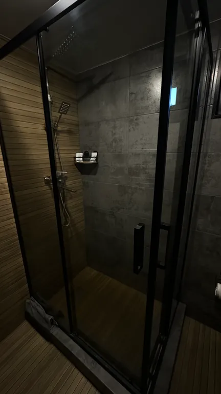 Треугольный дом в аренду с банным чаном и баней