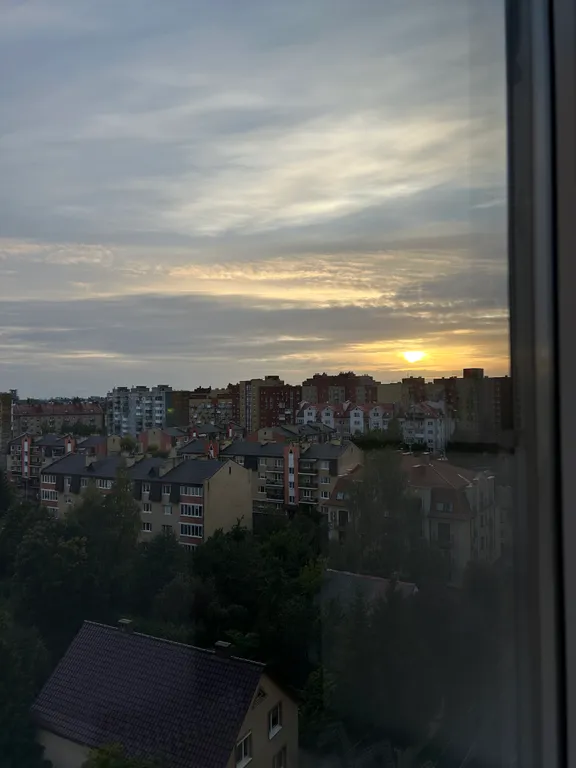 Студия с видом на город