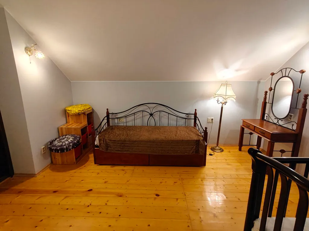 Частный дом с беседкой