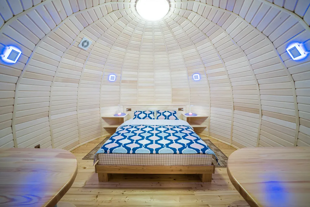 Уникальный двухкупольный дом-бунгало