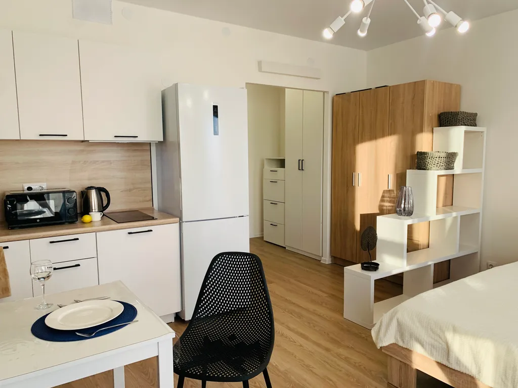 Светлая студия с видом на закат