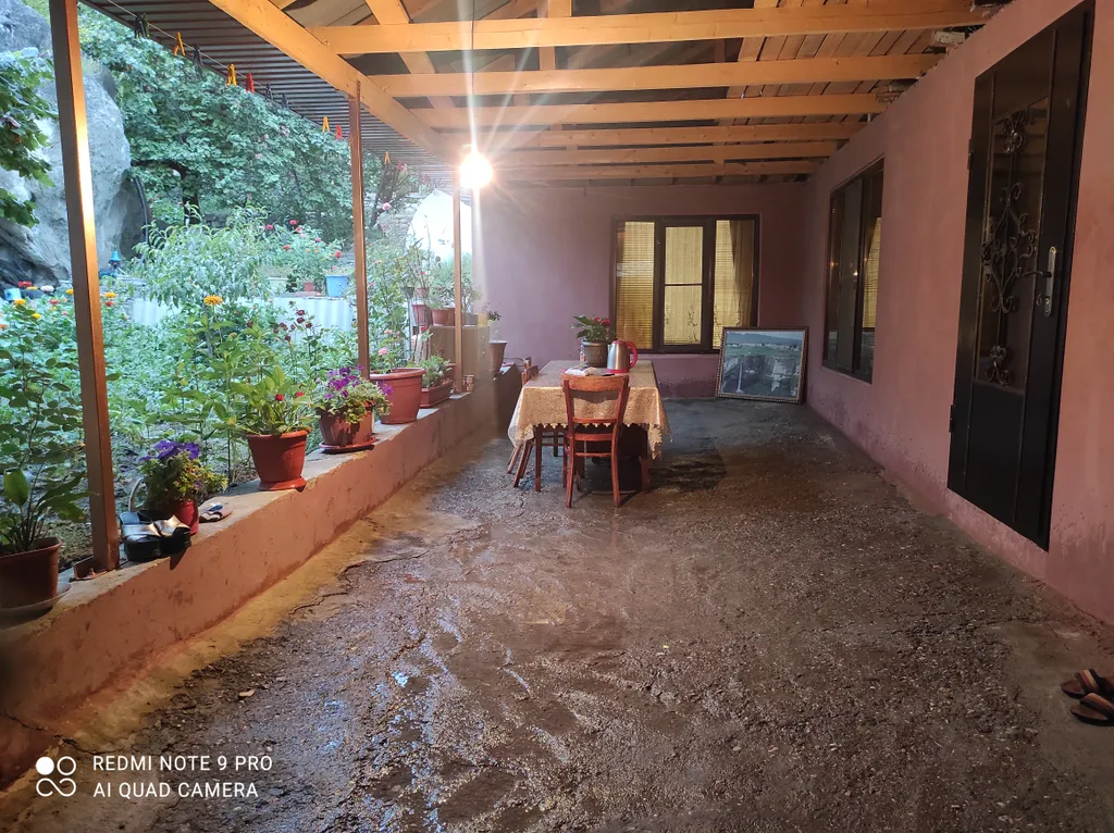 Комната с диваном