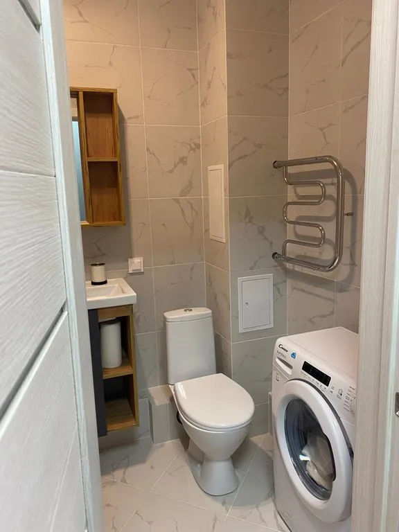 Новейшая, чистая и красивая студия в центре