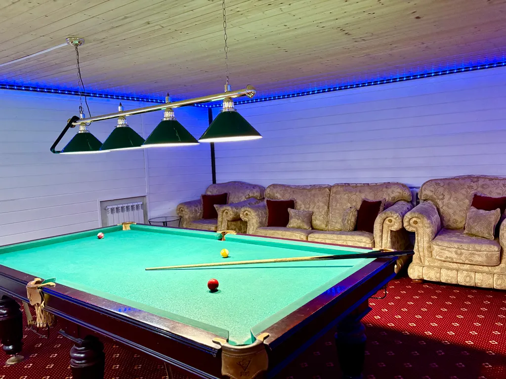 Дом с бассейном