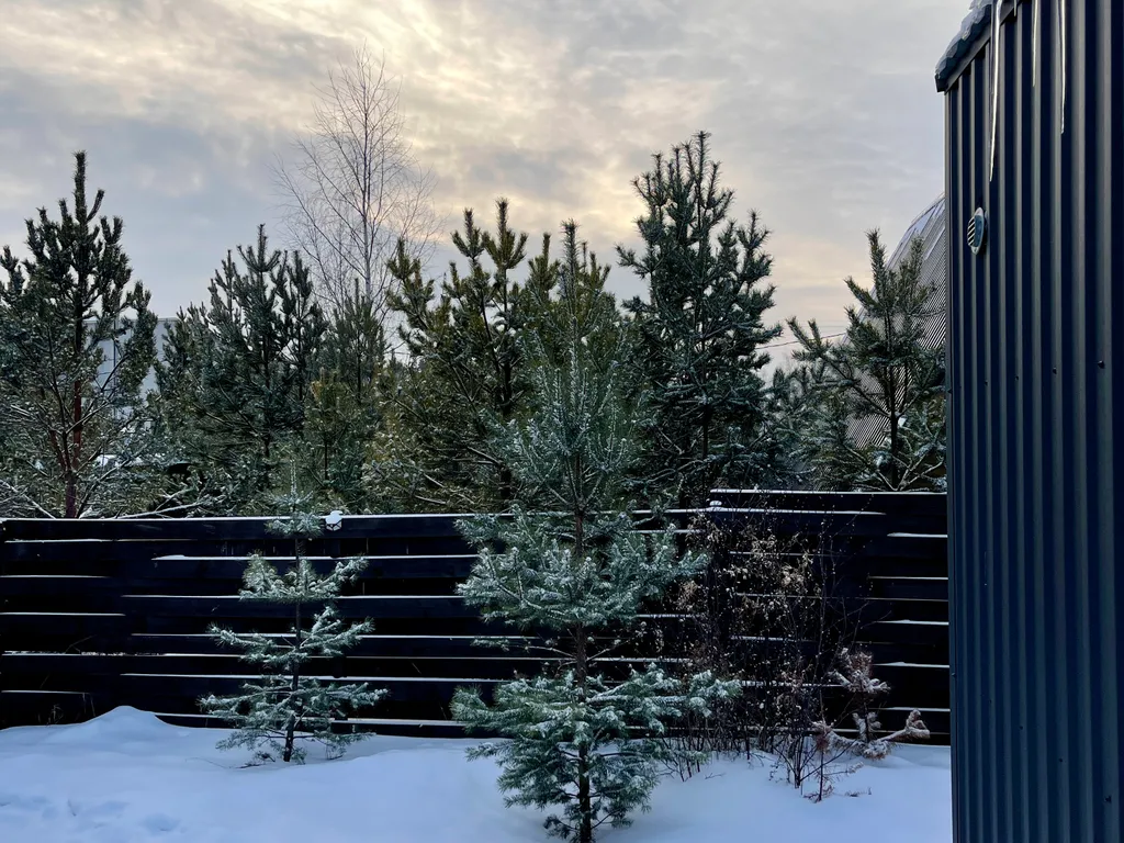 Уютный светлый дом с панорамным остеклением и банным чаном