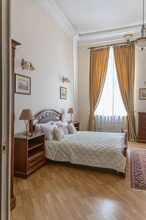 Квартира delux с 4 спальнями и парковкой у Эрмитажа