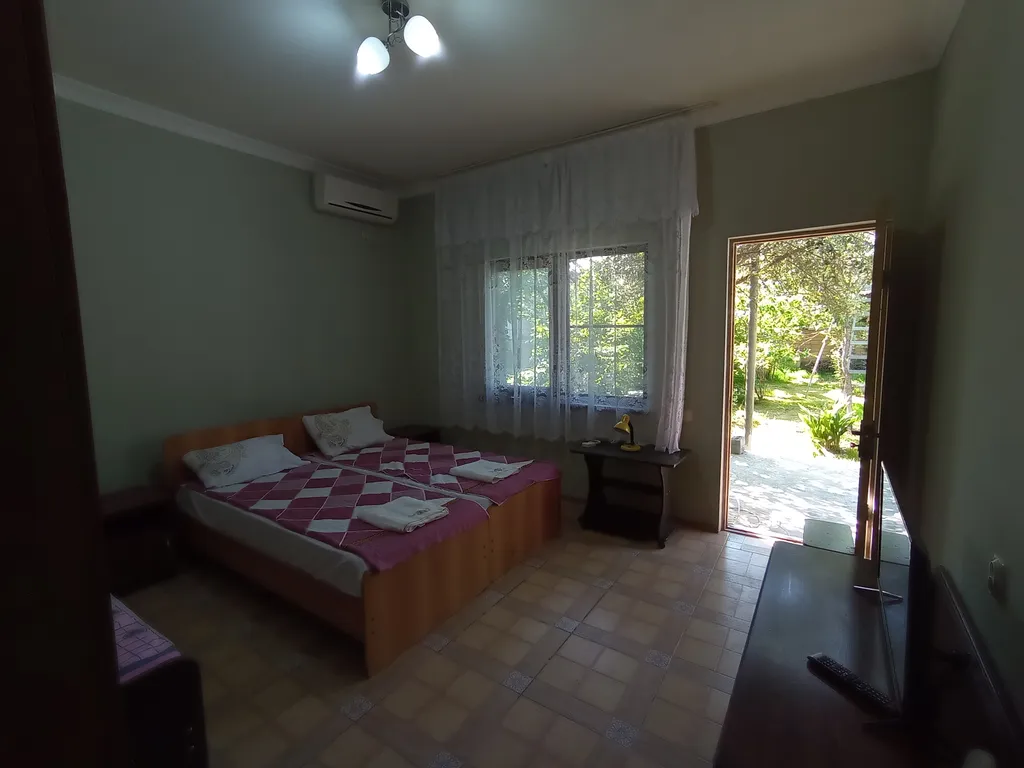 Коттедж в саду у Веры