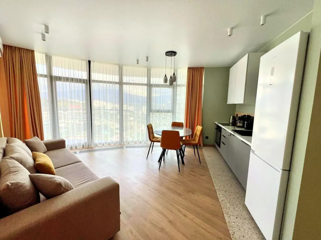 Просторные апартаменты с видом на горы и море