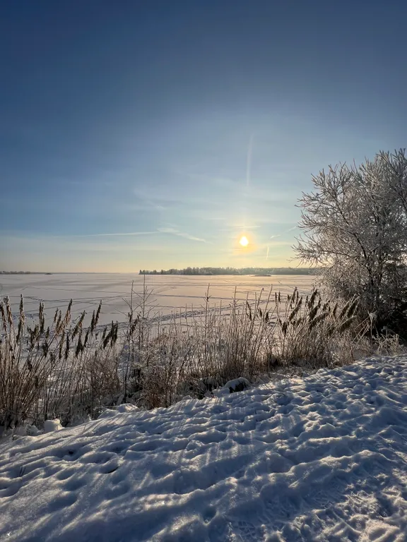 Семейный дом с баней у озера