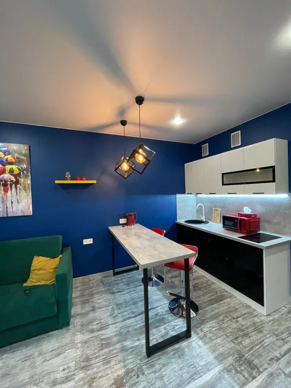 Апартаменты Blue Sky с дизайнерскими ремонтом и выдержанным стилем