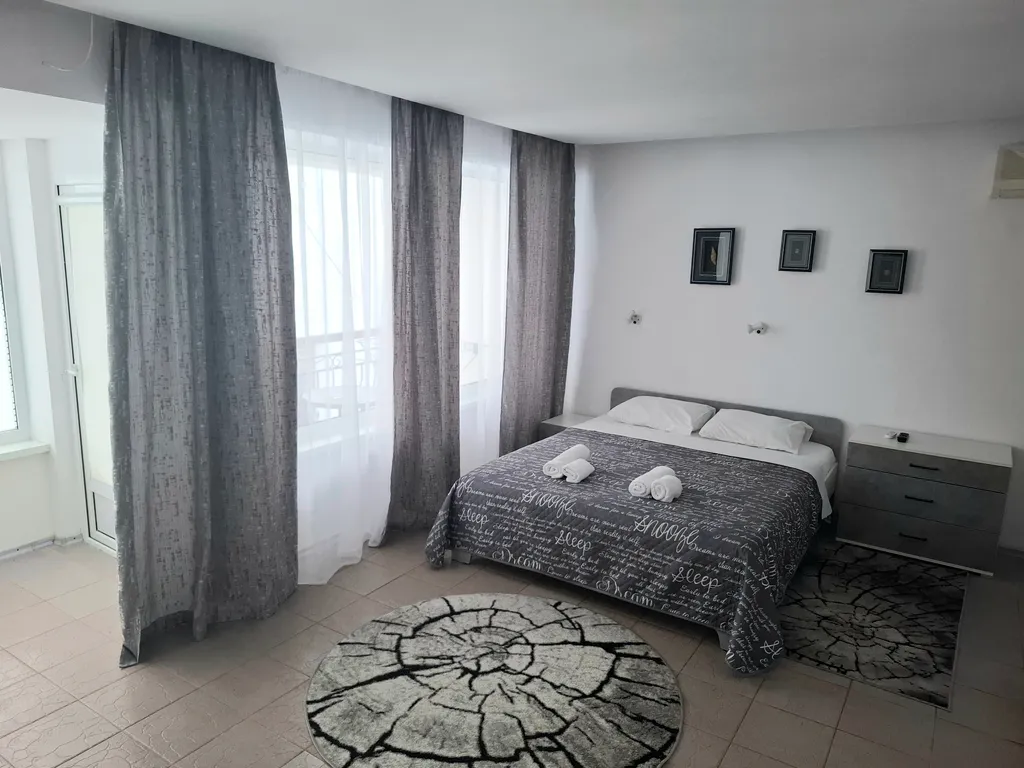 Квартира Уютная студия с кухней, Прада Румс, 200м от моря — аренда посуточно в Алушта